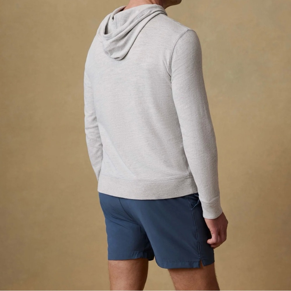 Faherty men’s size small sun washed organic cotton light gray hoodie